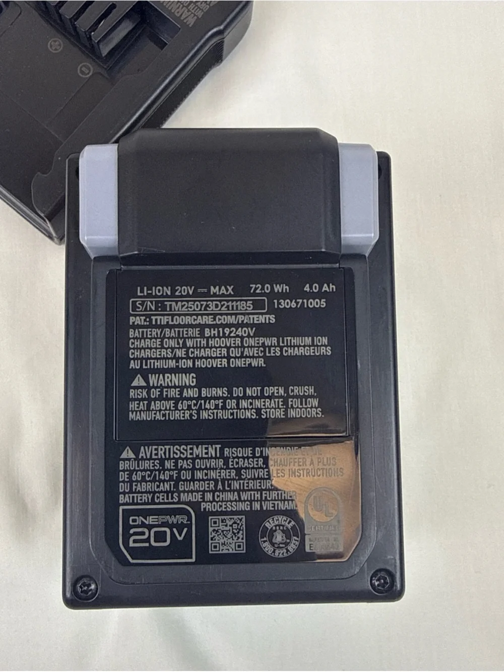 4Ah Black Lithium-Ion Battery Pack with Charger for Hoover Vacuum